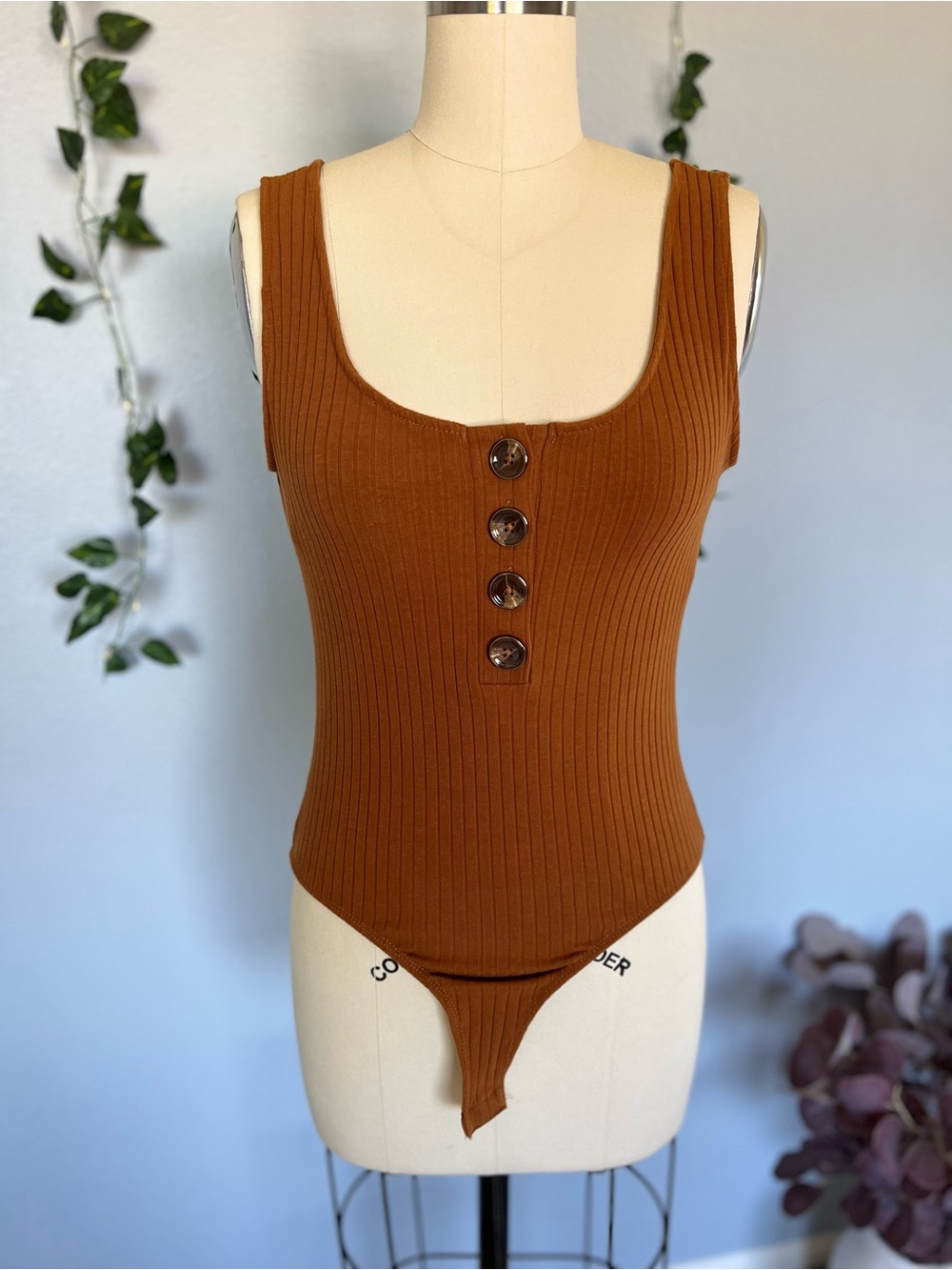 Heart & Hips Burnt Orange Ribbed Henley Scoop Neck Bodysuit Size L
